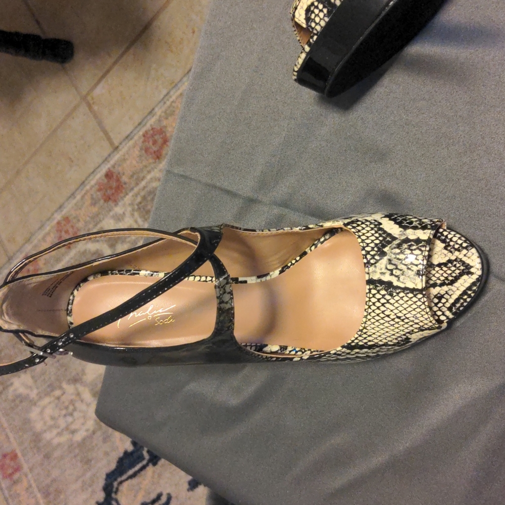 Shoes - Picture 5 of 6